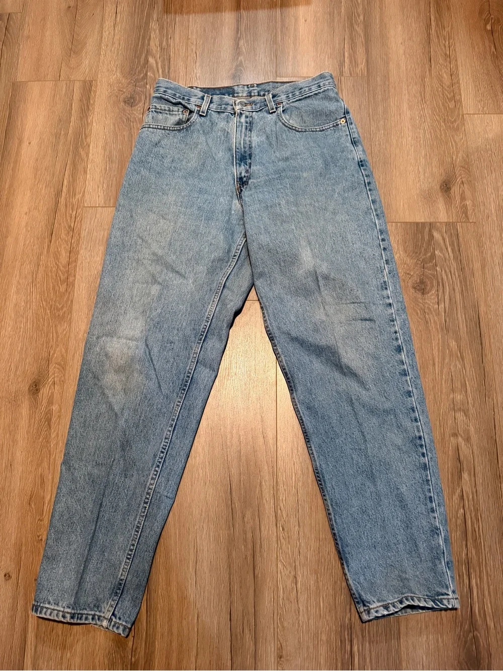 Vintage 90s Levi’s 1999 Loose Fit Tapered Leg 560 Light Wash Men’s Jean Denim 32